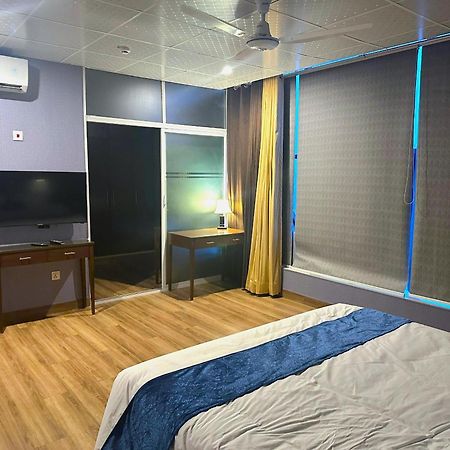 Luxury Apartment In Dha Phase 8, Near Allama Iqbal International Airport Лахор Екстер'єр фото