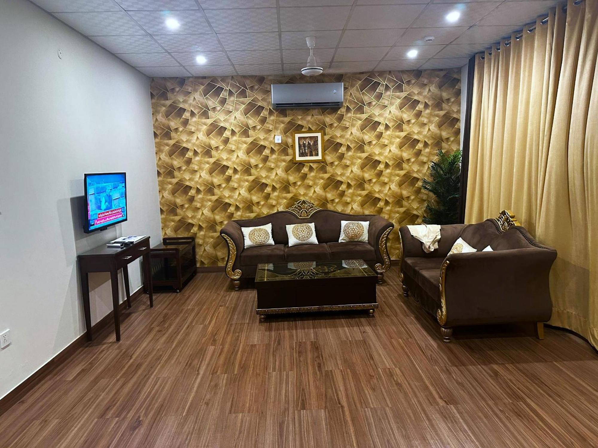 Luxury Apartment In Dha Phase 8, Near Allama Iqbal International Airport Лахор Екстер'єр фото