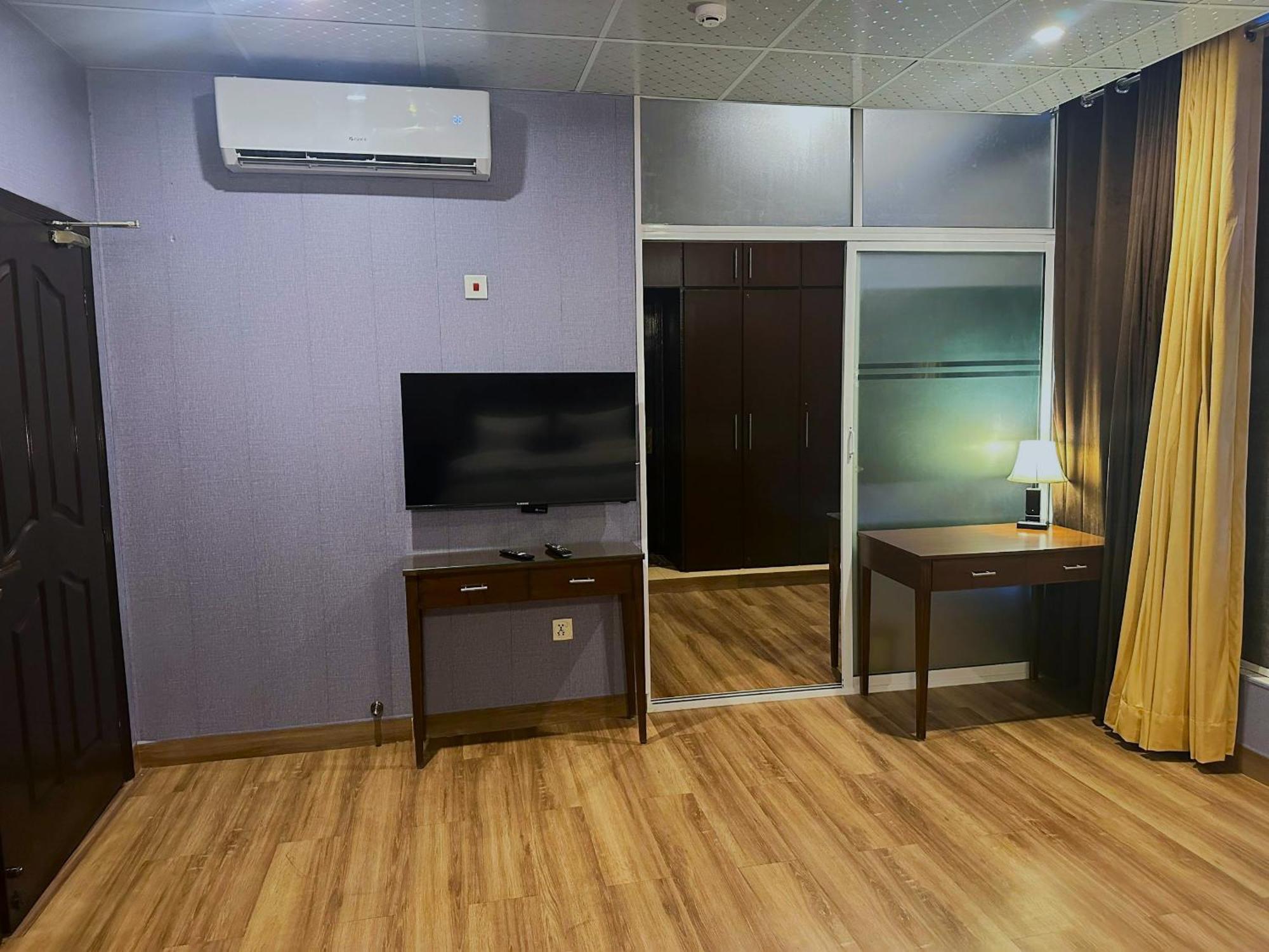 Luxury Apartment In Dha Phase 8, Near Allama Iqbal International Airport Лахор Екстер'єр фото