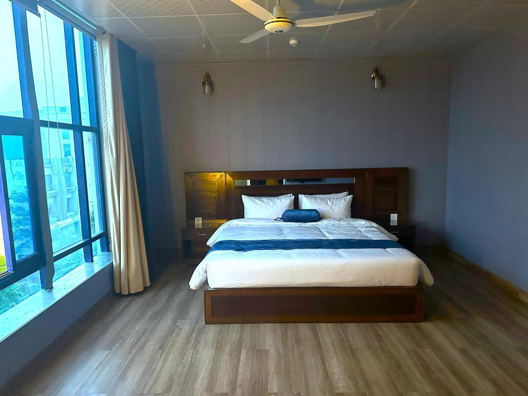 Luxury Apartment In Dha Phase 8, Near Allama Iqbal International Airport Лахор Екстер'єр фото