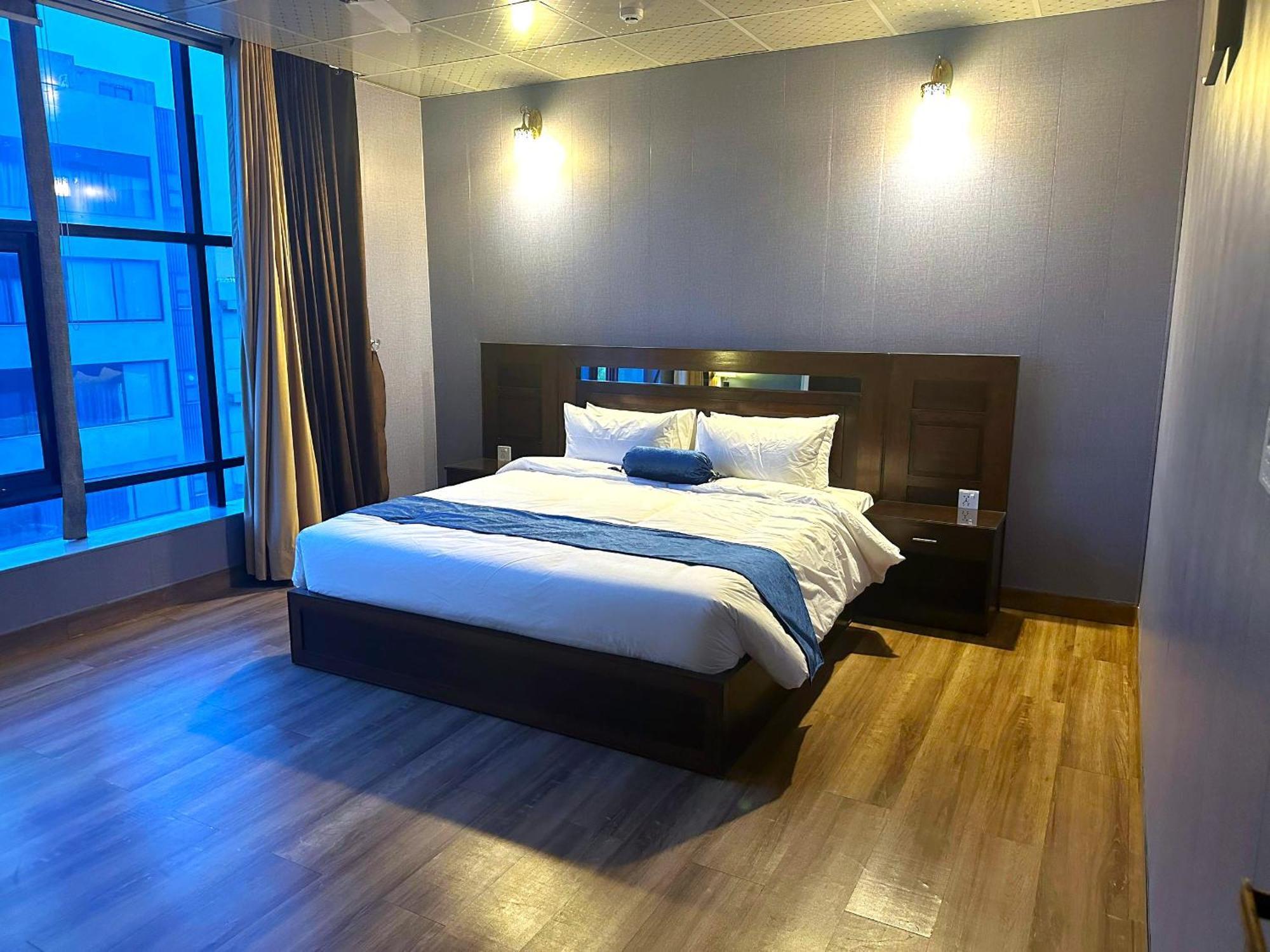Luxury Apartment In Dha Phase 8, Near Allama Iqbal International Airport Лахор Екстер'єр фото