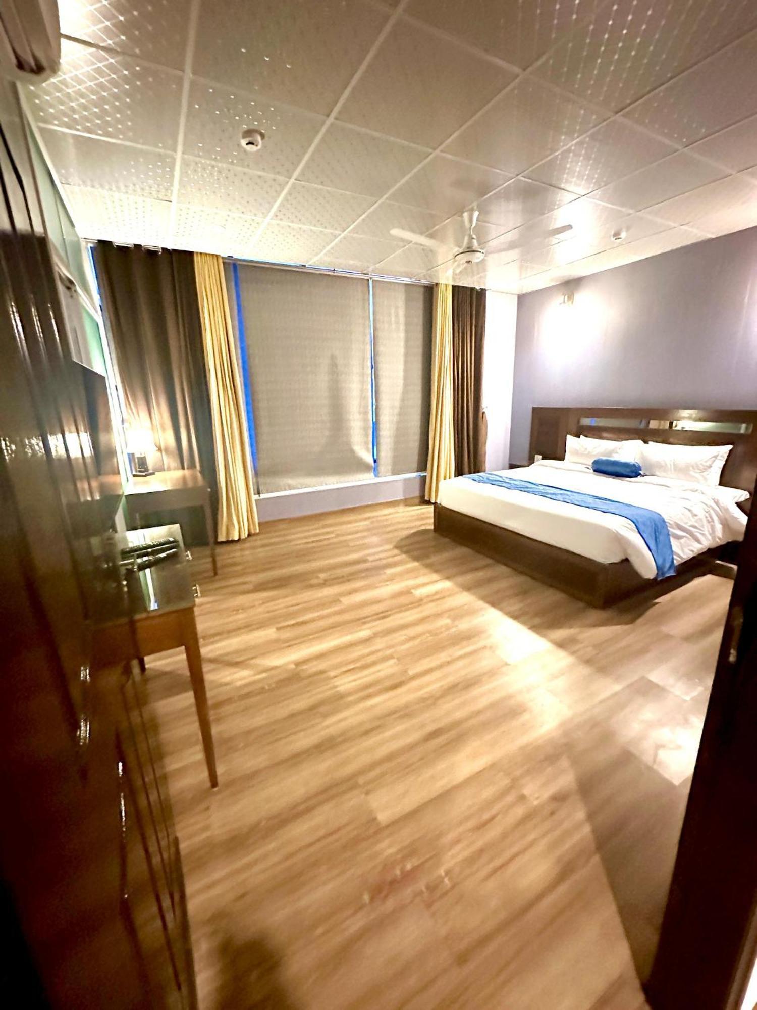Luxury Apartment In Dha Phase 8, Near Allama Iqbal International Airport Лахор Екстер'єр фото