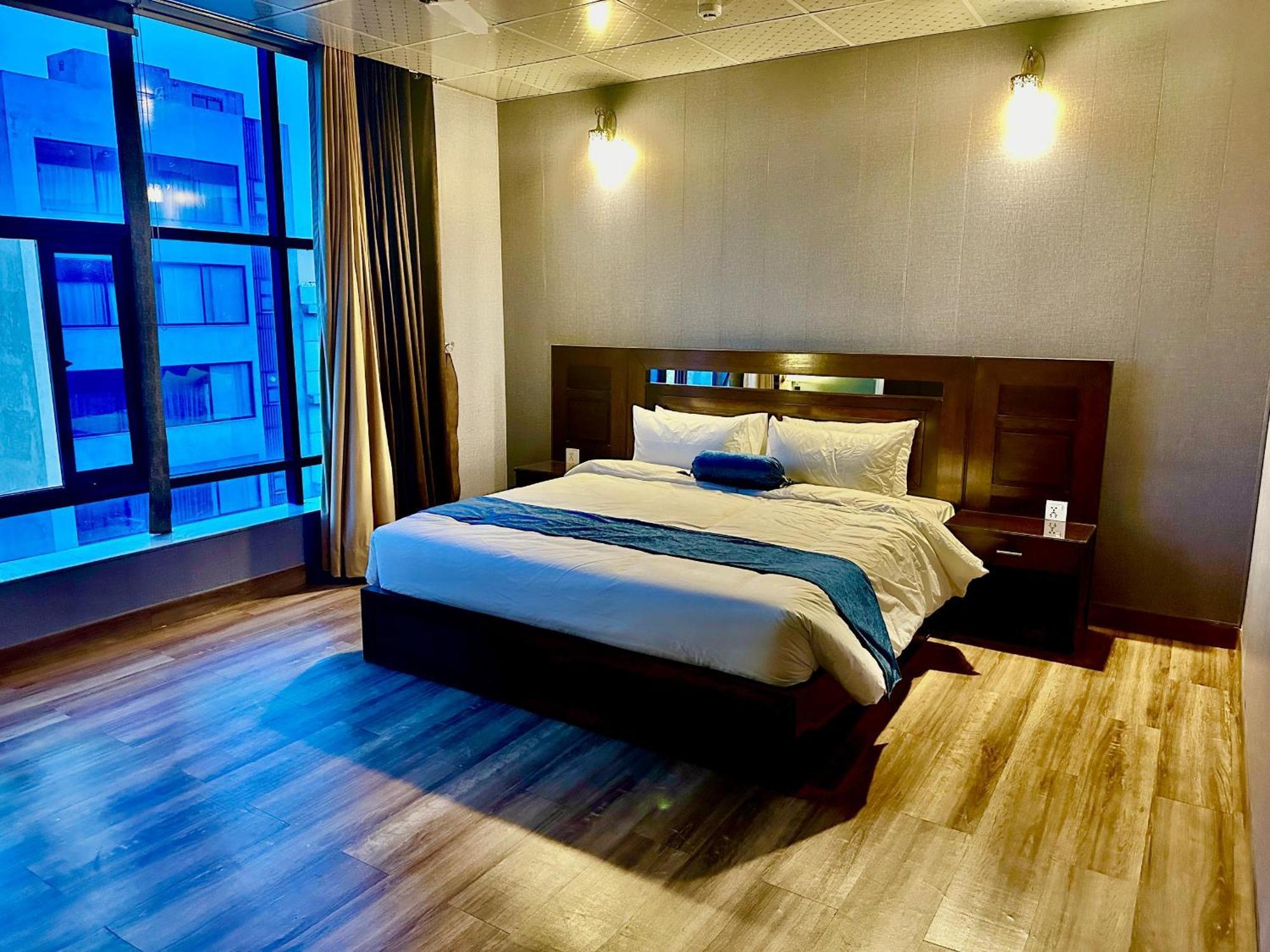 Luxury Apartment In Dha Phase 8, Near Allama Iqbal International Airport Лахор Екстер'єр фото